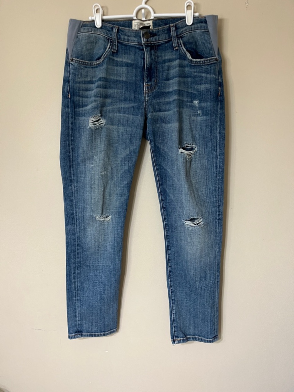 Current/Elliott Mid-Rise Distressed Cropped Jeans in Blue Wash